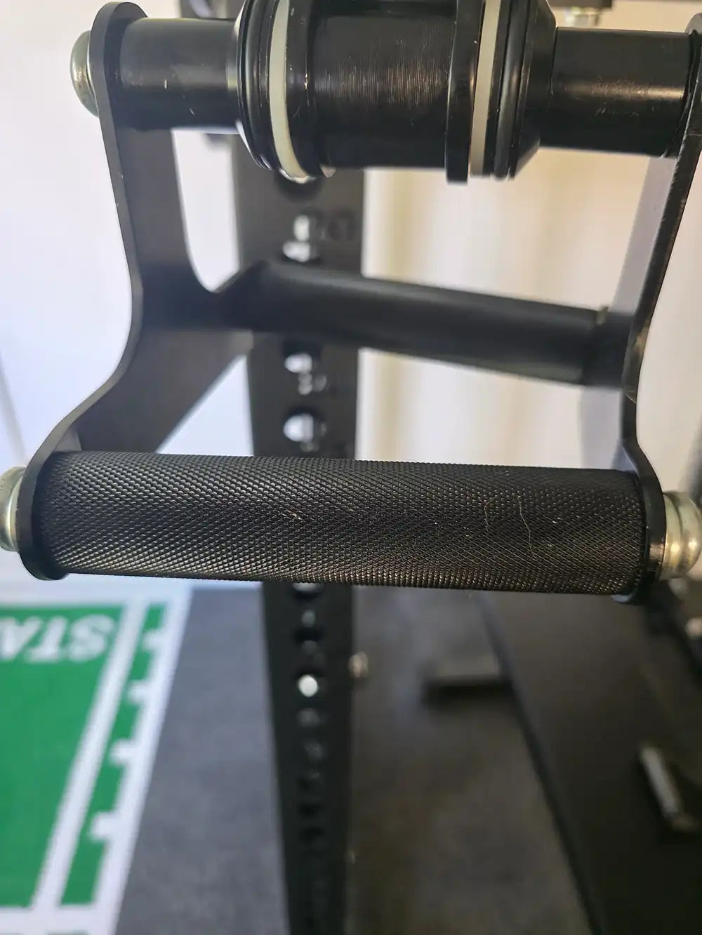 GRIT Narrow Grip Seated Row